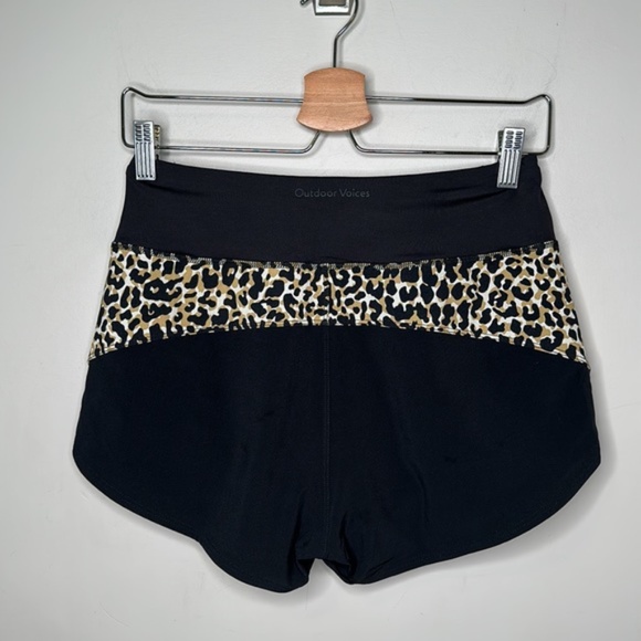 Outdoor Voices Black and Leopard Print Hudson 2.5" Short - Picture 9 of 12